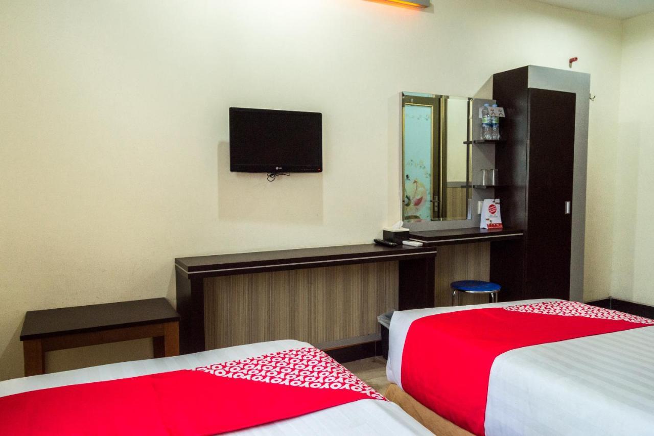 Collection O 625 Hotel Golden Gate Batam Extérieur photo