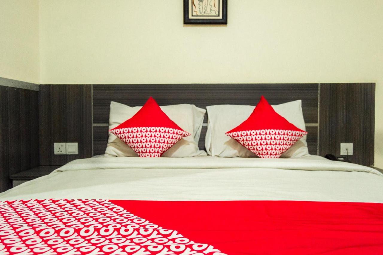 Collection O 625 Hotel Golden Gate Batam Extérieur photo
