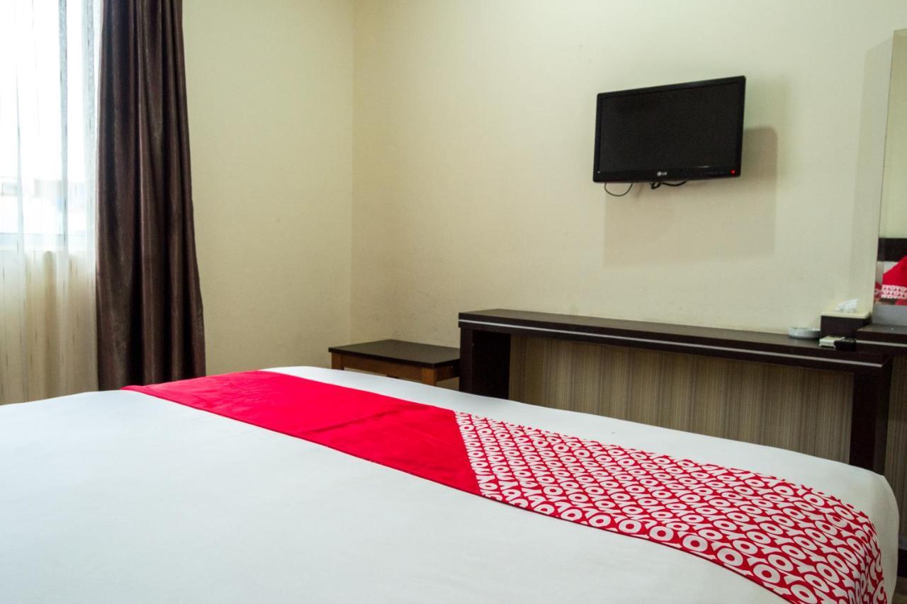 Collection O 625 Hotel Golden Gate Batam Extérieur photo