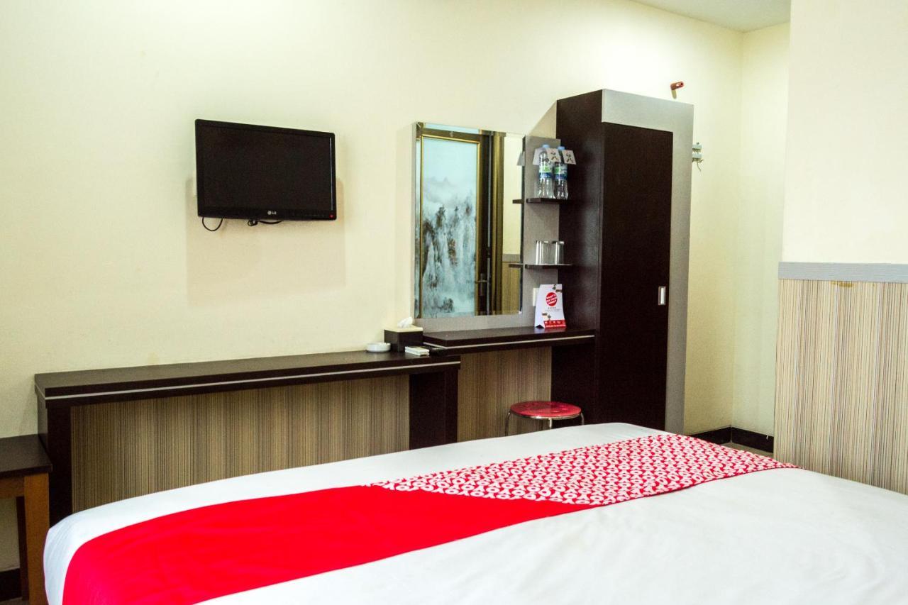 Collection O 625 Hotel Golden Gate Batam Extérieur photo