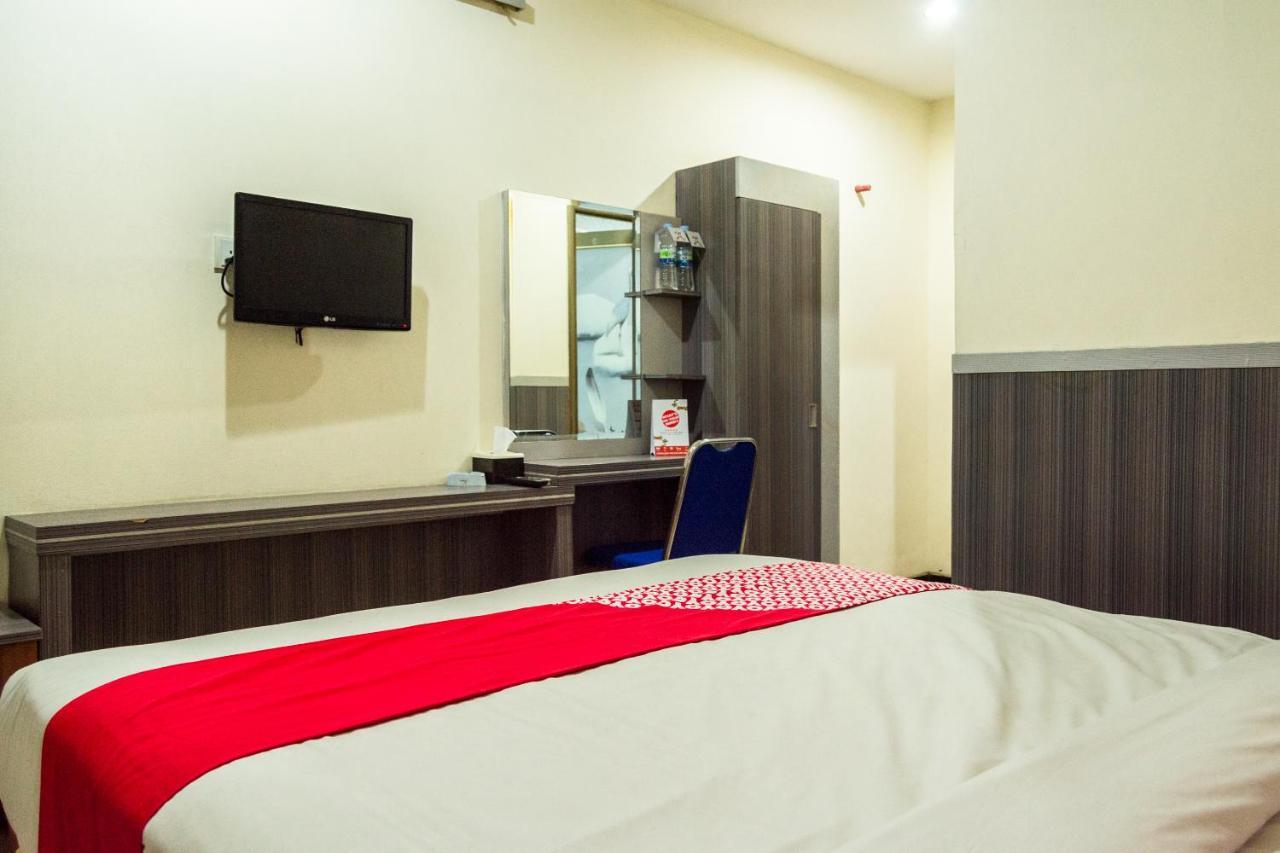 Collection O 625 Hotel Golden Gate Batam Extérieur photo