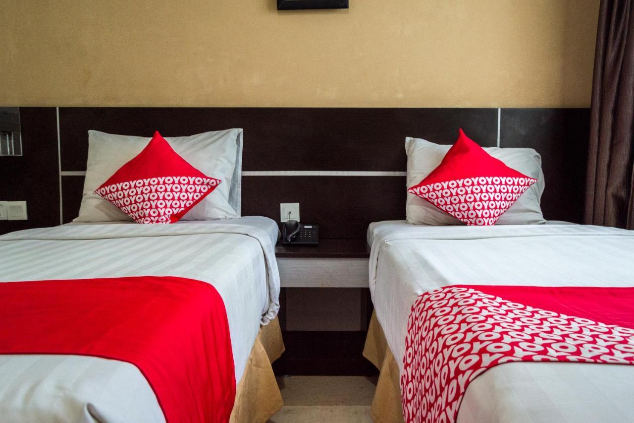 Collection O 625 Hotel Golden Gate Batam Extérieur photo