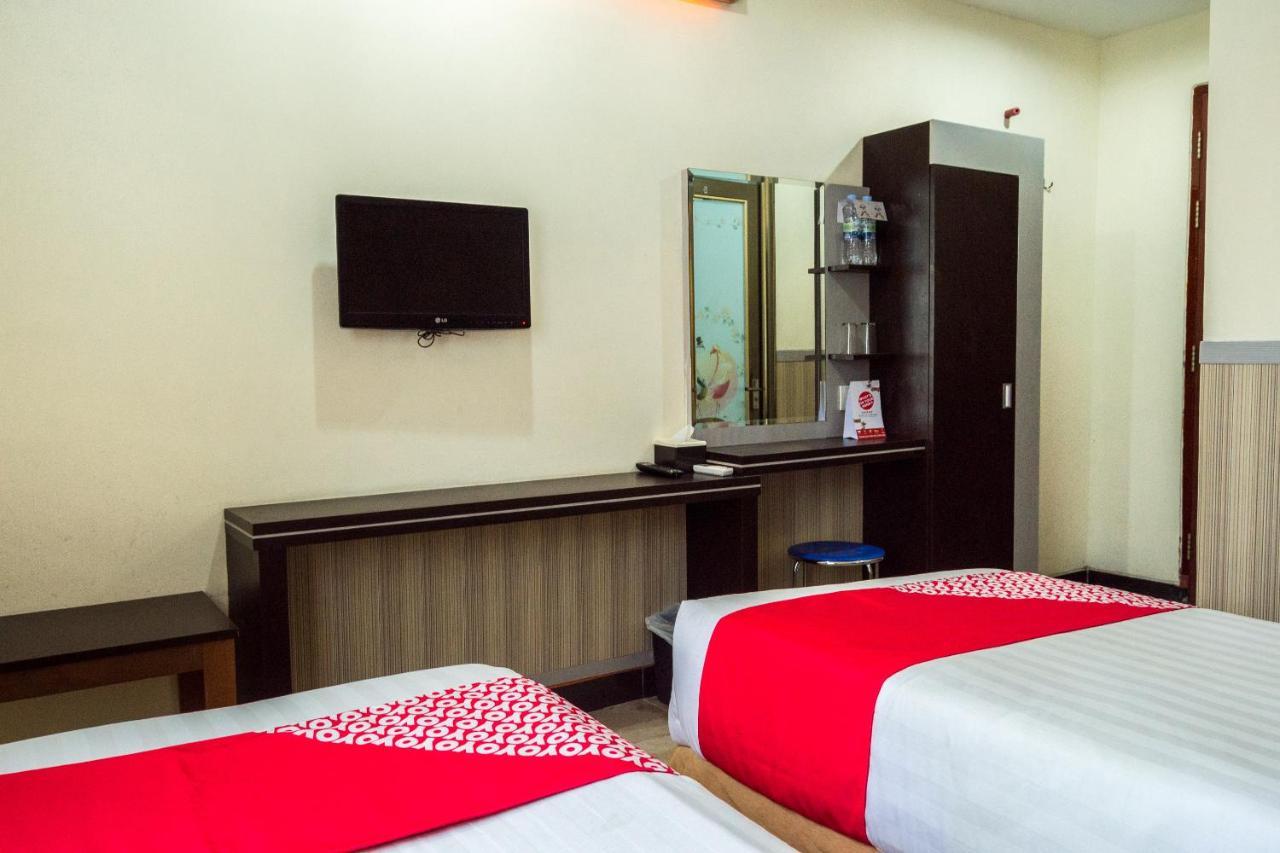 Collection O 625 Hotel Golden Gate Batam Extérieur photo