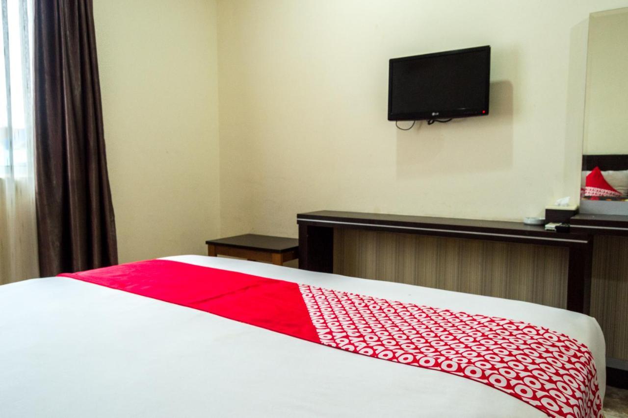 Collection O 625 Hotel Golden Gate Batam Extérieur photo