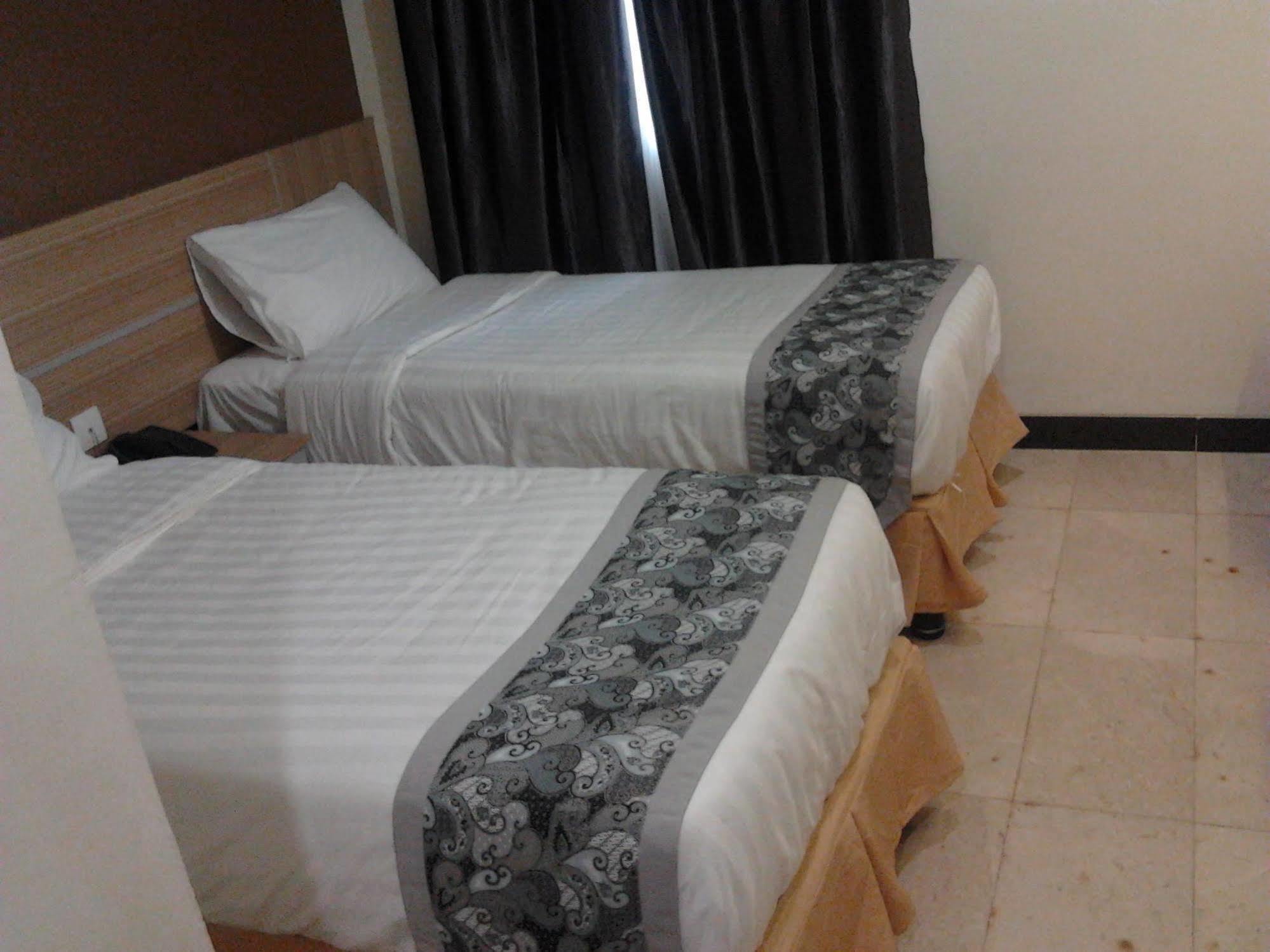 Collection O 625 Hotel Golden Gate Batam Extérieur photo