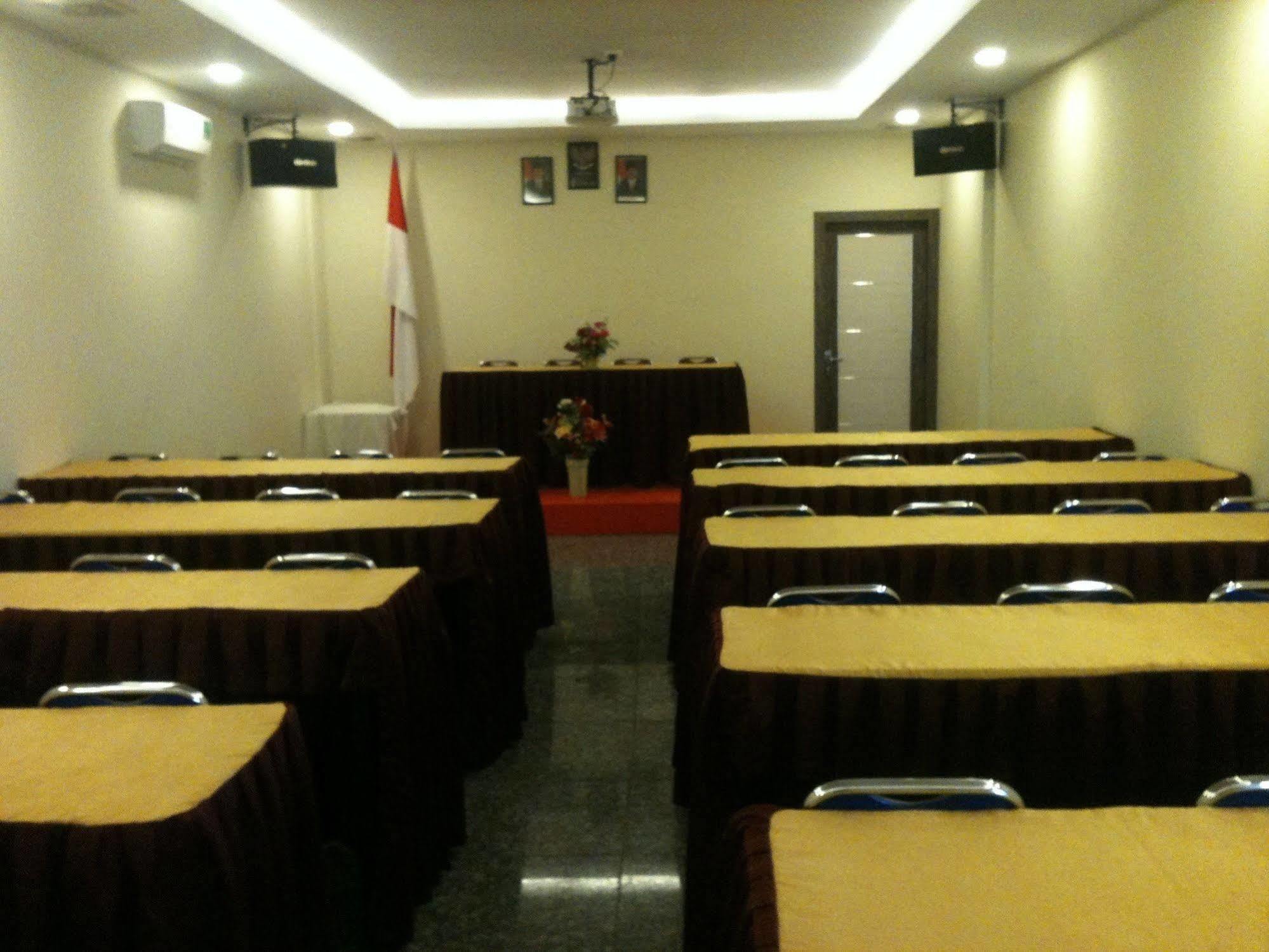 Collection O 625 Hotel Golden Gate Batam Extérieur photo